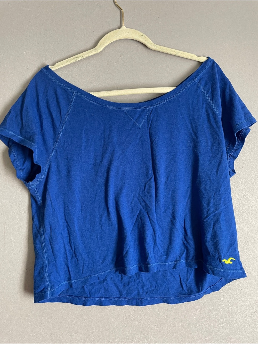 Hollister Women's Bright Blue Short Sleeve Crop Tee with Yellow Logo